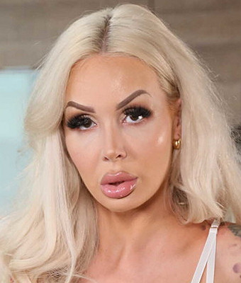 Blondie Bombshell