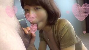 [FC2-PPV-593703] Petite S-class girl with small breasts and erect nipples gets shaved and fucked