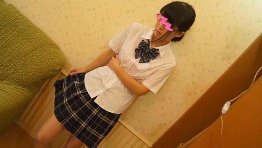 fc2-ppv-1053178-trash-box-3-mei-22-yumi-19-mina-22-in-a-60-minute-amateur-threesome