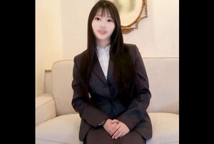 [FC2-PPV-4218472] Horny job-seeking medical worker gets a facial through her blouse, then creampie sex on the bed