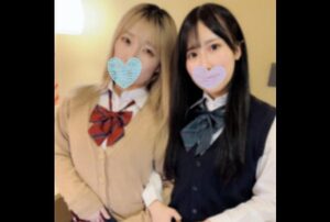 [FC2-PPV-4266913] Reverse 3P harem with the top student and the school's delinquent girl giving footjobs