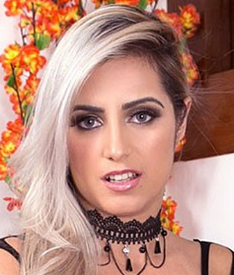 Mia Linz